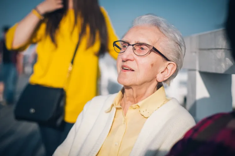 93-letnia pani Łucja podczas pierwszej od kilkudziesięciu lat wizyty na molo w Sopocie.