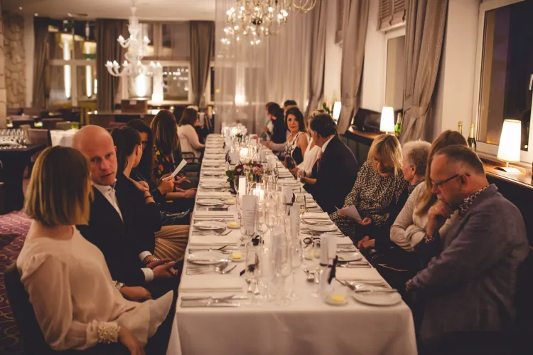 Uroczysta kolacja degustacyjna - prezentująca jesienną kartę restauracji Art Deco - zainaugurowała Sofitel Wine Days w hotelu Sofitel Grand Sopot. Do każdego posiłku podano szampana.   