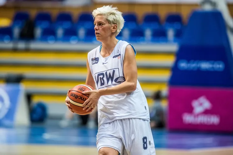 Jelena Skerović dobrze rozumiała się w sobotę z koleżankami z Basketu 90. Dzięki temu uzbierała aż 11 asyst.