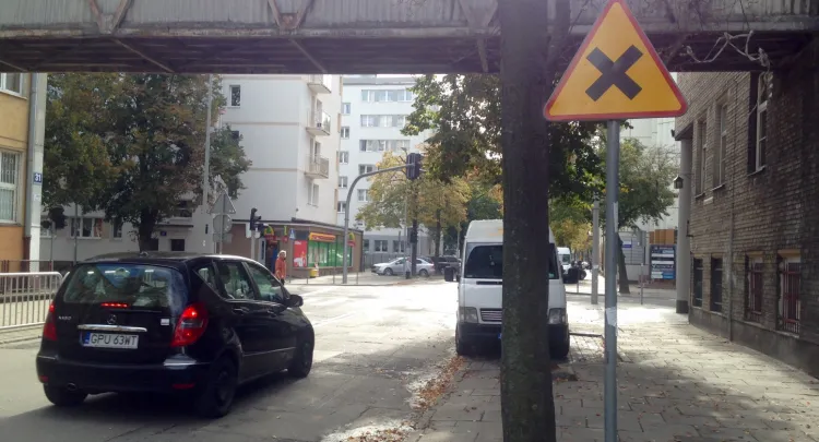 Skrzyżowania równorzędne mają zmusić kierowców do zwalniania w centrum Gdyni.