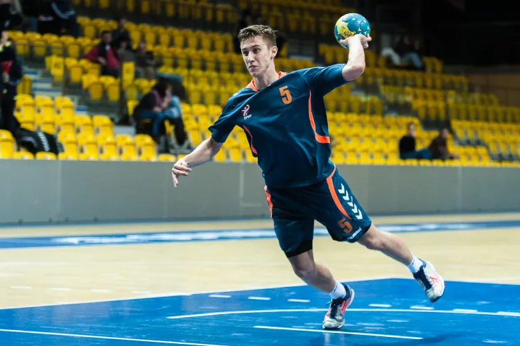 Patryk Mauer od początku sezonu imponuje formą. Leworęczny szczypiornista jest najskuteczniejszym zawodnikiem SMS Gdańsk.
