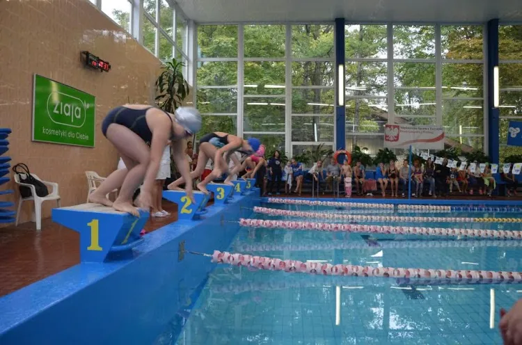 Mistrzostwa na pływalni przy Haffnera rozegrane zostaną w 11 kategoriach wiekowych. O jak najlepszy wynik rywalizować będą także rodziny w trzyosobowych składach.