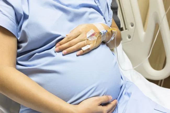 Sprawdziliśmy, czy i na jakich zasadach kobiety mogą liczyć na znieczulenie podczas porodu naturalnego.