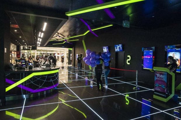 Cinema 3D w Galerii Morena oferuje widzom sześć sal o całkowitej pojemności ponad 1100 miejsc. W multipleksie obejrzymy filmy zarówno w 2D i 3D, jak i w nowoczesnej technologii Barco Escape, na panoramicznym trzyczęściowym ekranie. 