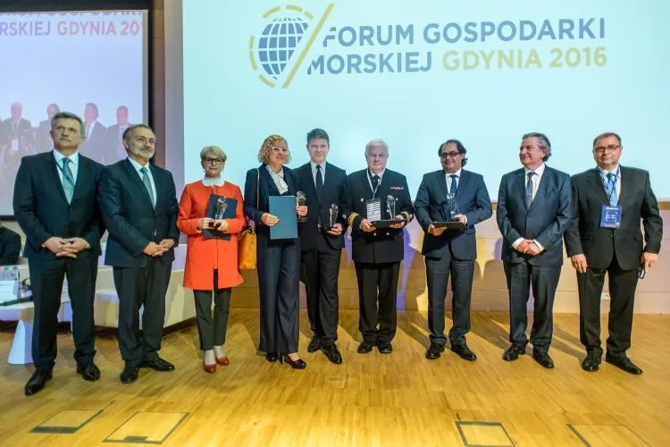 Forum Gospodarki Morskiej to kontynuacja Międzynarodowego Forum Gospodarczego w Gdyni, jednego z najważniejszych wydarzeń o charakterze ekonomiczno-gospodarczym w regionie. Na zdjęciu nagrodzeni w konkursie Innowacyjna Gospodarka Morska 2016. 