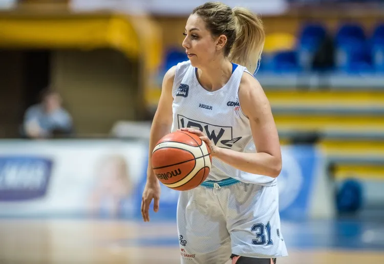 Karolina Puss zastąpiła w wyjściowym składzie Basketu 90 kontuzjowaną Aldonę Morawiec. Niestety nie wpłynęło to znacząco na grę gdyńskiej drużyny.