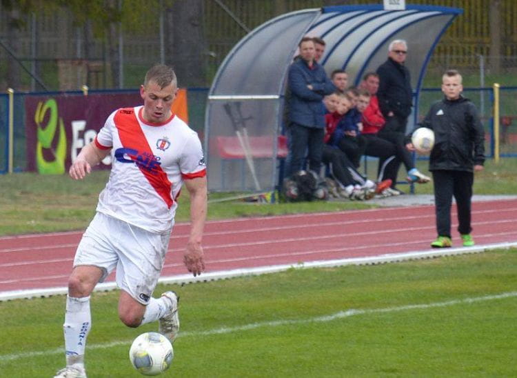 Bartosz Bławat dla gry w IV-ligowej Gedanii rzucił pracę. Obecnie utrzymuje się z oszczędności, gdyż wierzy, że w piłce nożnej potrafi dojść do ekstraklasy. 