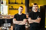 MaMi Sushi otworzyło dwóch sushi masterów - jeden specjalizuje się w klasyce, drugi w fusion.