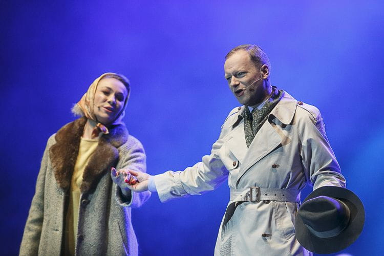  Maciej Stuhr (Fabian Apanowicz) i Sonia Bohosiewicz (Wanda Apanowicz) stanowili znakomity duet zarówno wokalnie, jak i aktorsko. 
