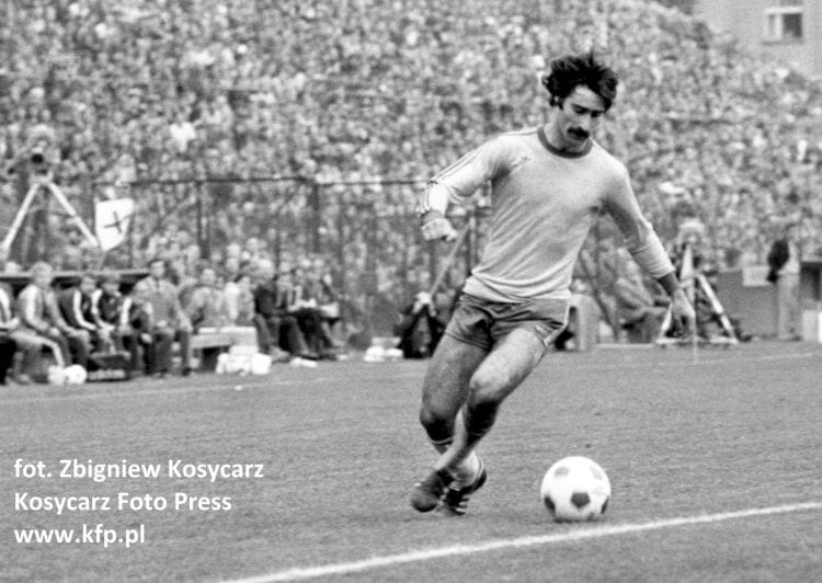 Tomasz Korynt w barwach Arki grał w latach 1977-1982. Nie wystąpił jednak wówczas w derbach Trójmiasta przeciwko Lechii. Na zdjęciu podczas meczu z Beroe Stara Zagora.