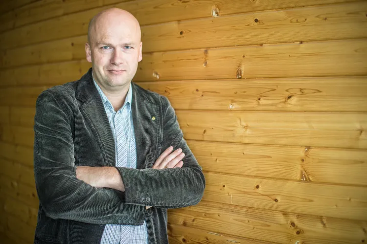 - Mieliśmy przez pół roku zajęcia z biznesu elektronicznego. To był sam koniec lat 90. Prowadzący zajęcia pokazał nam, jak można robić strony internetowe. Mi się naprawdę spodobało - opowiada Michał Dworakowski. 