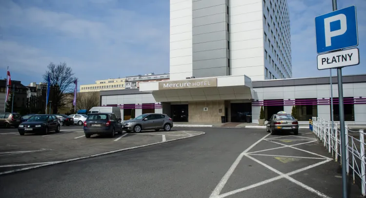 Zwłoki znaleziono w hotelu Mercure Gdynia.