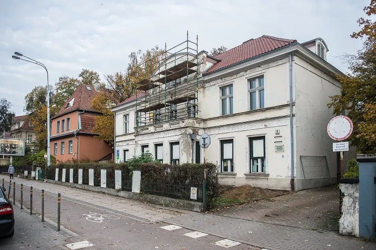Zabytkowy budynek przy Grunwaldzkiej 5, gdzie kiedyś mieściła się letnia rezydencja Uphagenów jest właśnie poddawany remontowi.