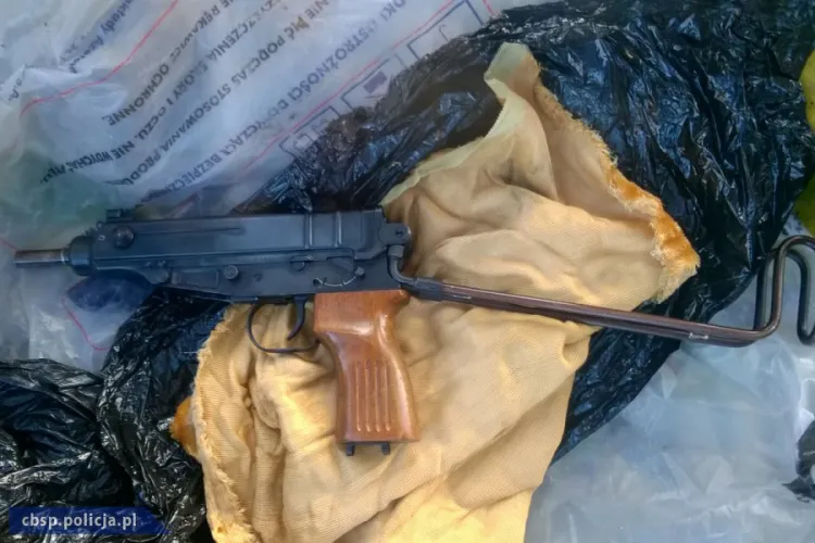 Pistolet maszynowy Skorpion, odnaleziony przez gdańskich funkcjonariuszy CBŚP.