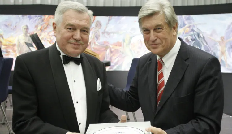 Andrzej Szydłowski otrzymał z rąk prezydent Światowej Unii Piekarzy Petera Beckera nagrodę  dla najlepszego ma świecie piekarza roku 2009. 
