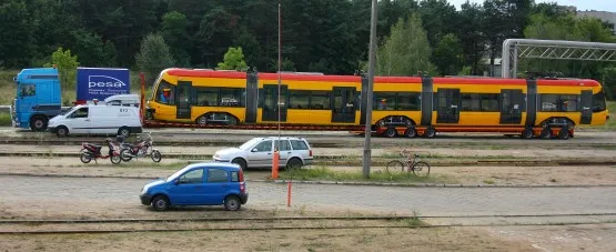 Gdańska Pesa, podobnie jak jej warszawska odmiana na zdjęciu, będzie transportowana na lawecie.