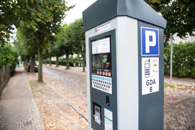 Niedawno w strefach parkowania w Gdańsku zainstalowane zostały nowe parkomaty. Jednak w tym obszarze potrzeba znacznie więcej nowych rozwiązań.