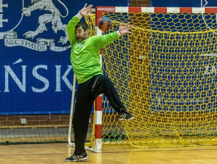 Sebastian Suchowicz doskonałymi interwencjami w bramce poderwał piłkarzy ręcznych Wybrzeża Gdańsk do walki w 2 połowie w Zabrzu, ale nie wystarczyło czasu, by doprowadzić do dogrywki. 