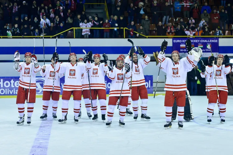 Tak cieszyli się polscy hokeiści z wygranej nad Włochami w Gdańsku w 2014 roku. W grudniu znów zobaczymy biało-czerwonych w hali "Olivia".