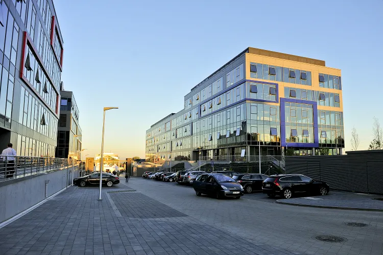 Po połączeniu Alior Banku i BPH ma nastąpić restrukturyzacja, która oznacza zwolnienie nawet 2,6 tys. pracowników. 

Na zdjęciu siedziba Banku BPH w Gdańsku. 