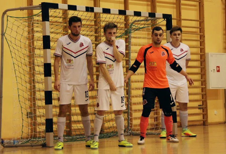 Futsaliści Politechniki Gdańskiej doznali pierwszej w tym sezonie porażki przed własną publicznością.