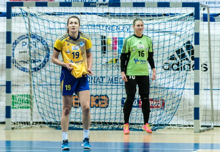 Joanna Kozłowska (nr 19) oraz Weronika Kordowiecka (nr 16) czekają na decyzję trenera Leszka Krowickiego w sprawie kadry na mistrzostwa Europy. Wydaje się, że bliżej nich jest bramkarka Vistalu.