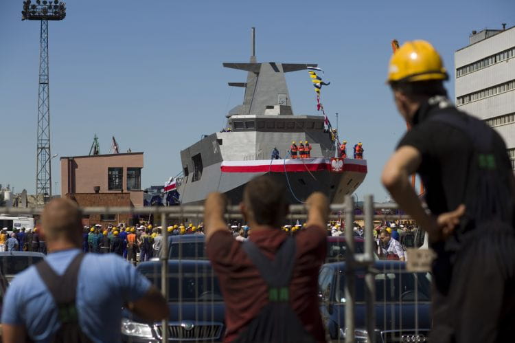 ORP "Ślązak" został zwodowany po 14 latach od rozpoczęcia budowy - w lipcu 2015 roku. Obecnie nie wiadomo, kiedy konkretnie Marynarka Wojenna RP otrzyma nowy patrolowiec.

