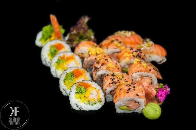 Sushi smakuje pysznie także na sylwestrowym i świątecznym stole. Zamówienia można składać na www.zamawiamsushi.pl.