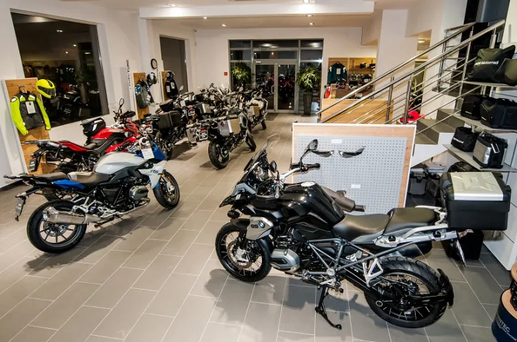Sporo zmian zaszło w salonie sprzedaży motocykli BMW. 