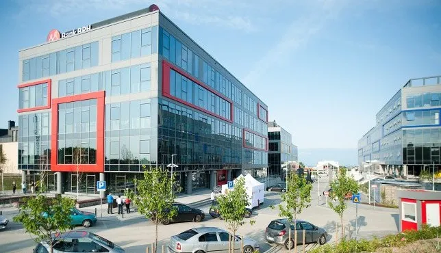 Od 2013 roku centrala banku BPH znajduje się w Gdańsku. 
