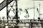 Grudzień 1970 roku w Gdyni. Most na przystanku SKM Gdynia Stocznia.