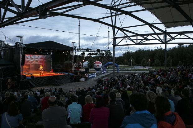 Każdy spektakl grany na Scenie Letniej Teatru Wybrzeże w Pruszczu Gdańskim ogląda przeszło 800 widzów. 
