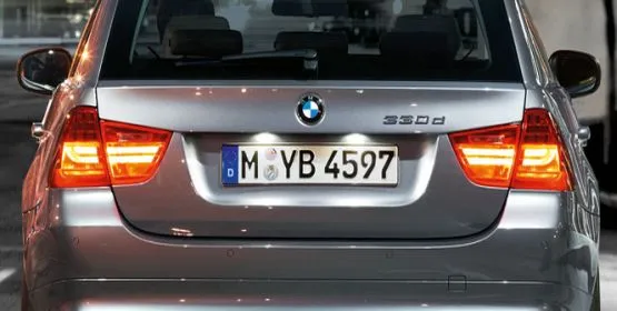 Pierwszym producentem aut wyposażonych w adaptacyjne światła stop jest BMW.
