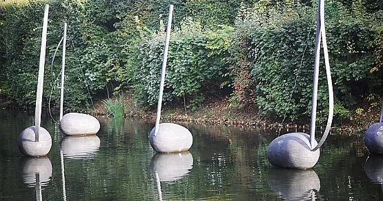 Pływające rzeźby można oglądać w kilku miejscach Gdańska.