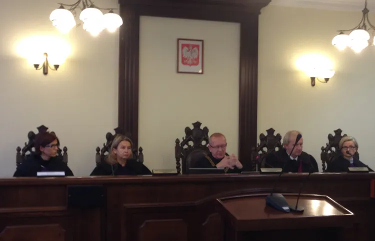 Skład orzekający podczas rozprawy apelacyjnej Samira S. Na środku siedzi przewodniczący - sędzia Włodzimierz Brazewicz. 