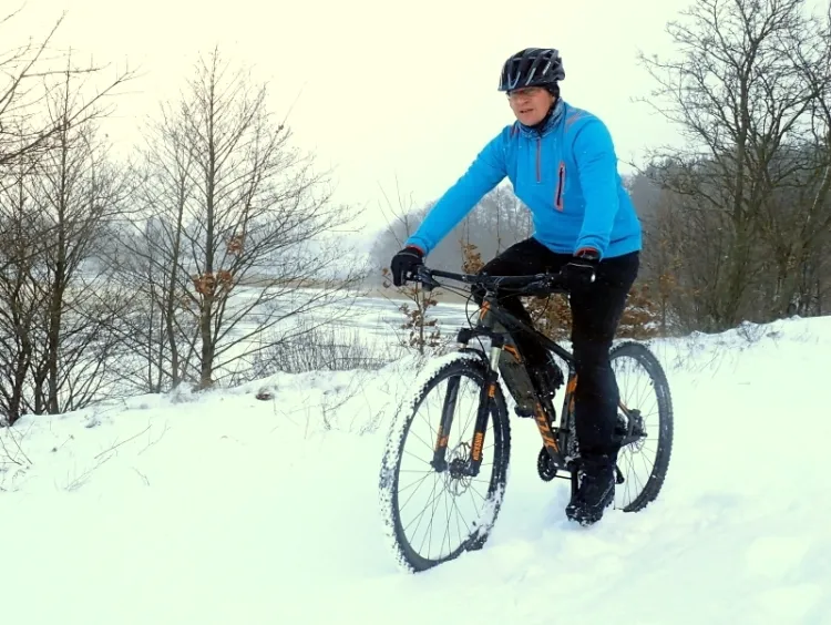 Dzięki odpowiedniej odzieży, zimowy wypad na rower to przyjemność - nawet przez kilka godzin w temperaturze poniżej zera
