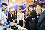 Krewetki przygotowywane w ramach pokazu kulinarnego przez szefa kuchni restauracji Papiroovka - Michała Ostrowskiego 