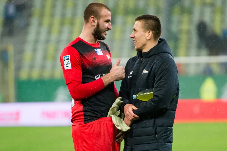 Rafał Janicki (z prawej) to drugi piłkarz Lechii po Vanji Milinkoviciu-Saviciu (z lewej), o którym mówi się tej zimy w kontekście zagranicznego transferu.