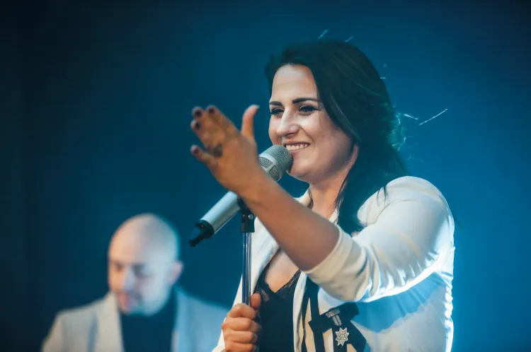 Podczas bankietu koncert energiczny koncert zagrała Kasia Wilk. 