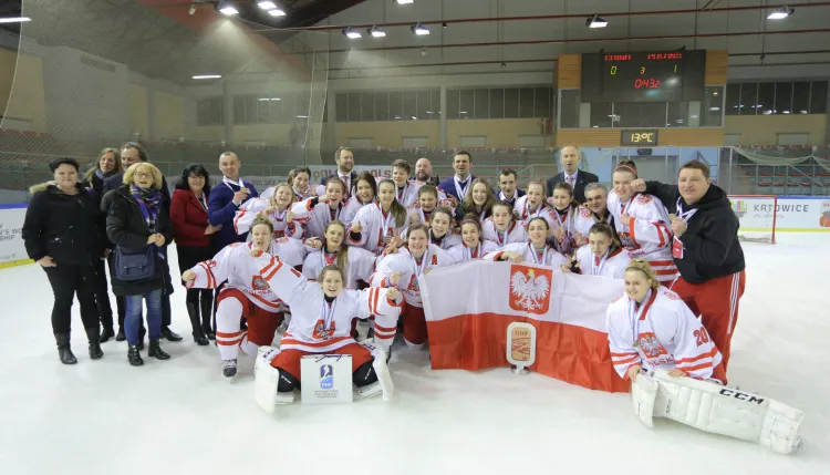 Polskie hokeistki w dywizji 1B mistrzostw świata juniorek zagrały po raz pierwszy. Gospodynie turnieju ukończyły go na podium.
