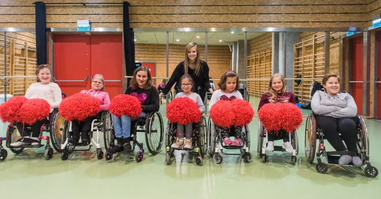 Trenerka Monika Matusiewicz-Herrmann oraz jej podopieczne z cheerleaders na wózkach - FLEX Pomorze.