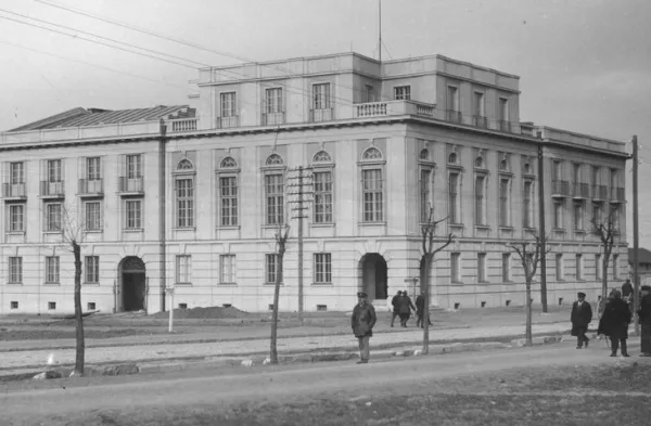 Gmach Banku Polskiego - widok zewnętrzny. Zdjęcie wykonane w 1929 r., tuż po oddaniu budynku do użytku.