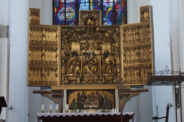 Dokładnie 500 lat temu umieszczono w Bazylice Mariackiej ołtarz Koronacji Najświętszej Marii Panny. 