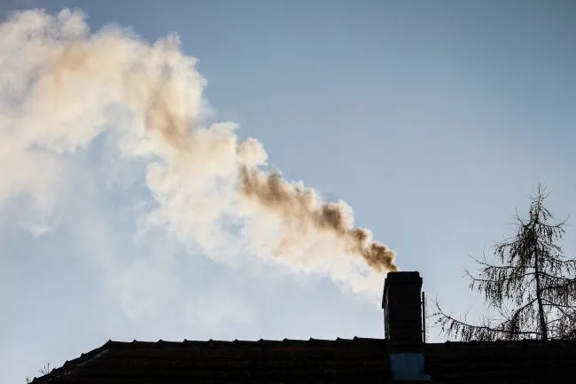 Jakość powietrza w Polsce jest jedną z najgorszych w całej Europie. Zgodnie z danymi opublikowanymi w 2016 roku przez Światową Organizację Zdrowia, sześć polskich miast znajduje się w pierwszej dziesiątce zestawienia najbardziej zanieczyszczonych miast europejskich.



