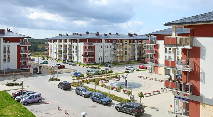 Nowy Horyzont na granicy Gdańska i Borkowa to pierwsza inwestycja Euro Stylu, którą firma szybko podbiła trójmiejski rynek. W tej chwili Euro Styl sprzedaje mieszkania na dziesięciu inwestycjach w Trójmieście i Olsztynie. 