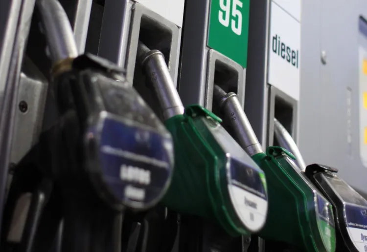 Urzędnicy Inspekcji Handlowej na zlecenie UOKiK zbadali 31 próbek benzyn oraz 36 próbek oleju napędowego na stacjach sieci Lotosu.


