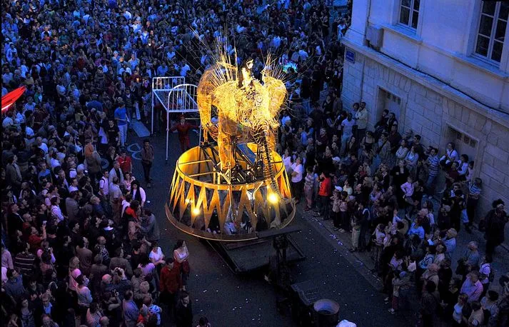 Monumentalna "La Grande Parade" francuskiej Compagnie Off, zakończona widowiskiem na Reducie Wyskok, będzie finałem Festiwalu FETA 2017.