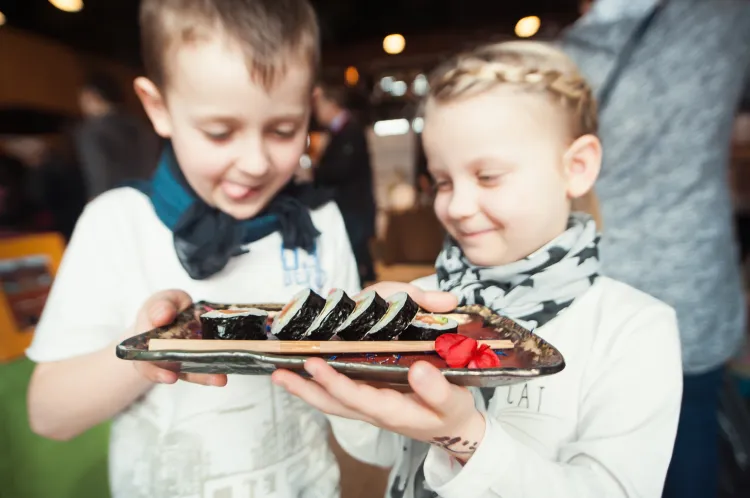 Sushi - wciąż ulubiona azjatycka przekąska Polaków.