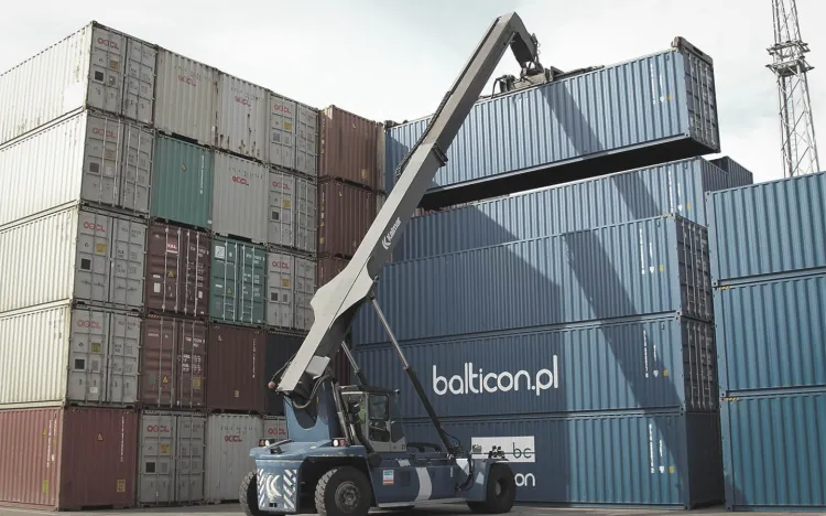 Balticon działa na rynku od ponad 20 lat. Oferuje obsługę ruchu kontenerowego na potrzeby armatorów morskich i spedytorów. 
