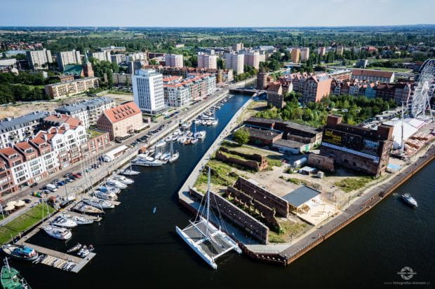 Marina przy ul. Szafarnia w Gdańsku na ponad 60 miejsc będzie przedłużona do ul. Szopy na kolejne 60 miejsc.  Na ponad 100 miejsc jest też w Gdańsku marina w Górkach Zachodnich. 